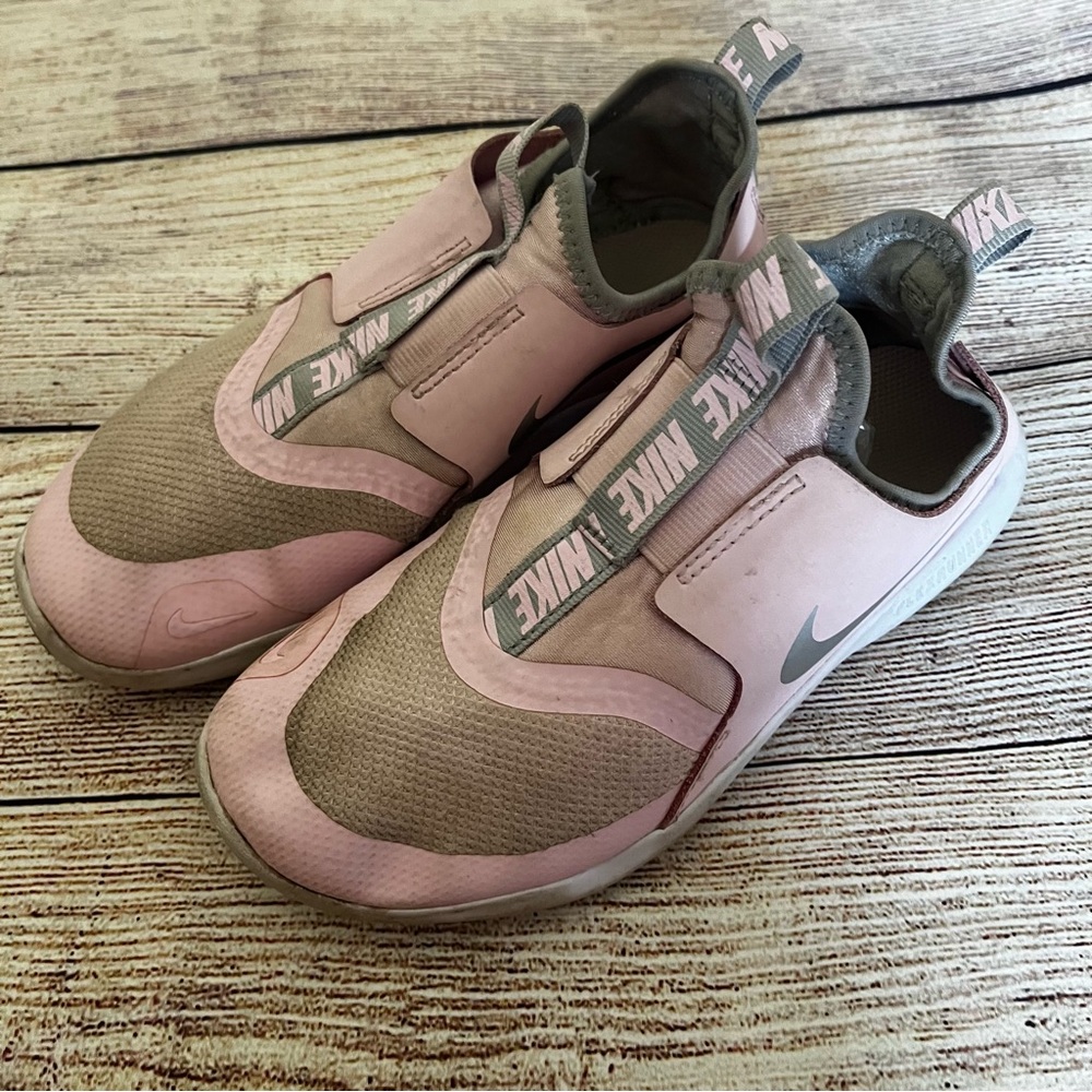 Nike Pink/Grey Pull On Sneakers size Youth 2.5